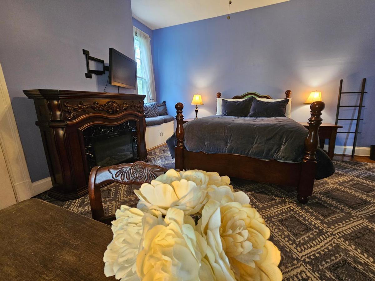 Winridge Manor Bed & Breakfast Madison Heights Room photo